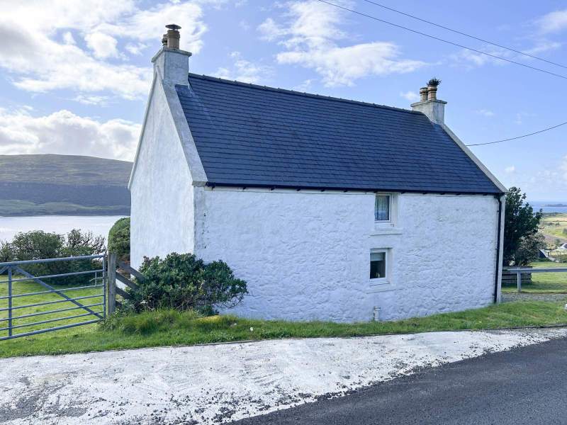 9 Lochbay, Waternish, Isle of Skye, IV55 8GD
